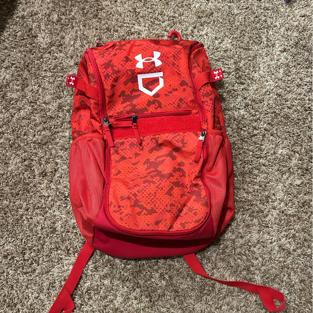 NWOT Under armour baseball bat bag in red camo